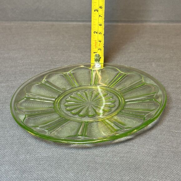 Vintage Anchor Hocking Depression Glass Colonial Design 6” Plates Uranium Glass - Picture 6 of 6